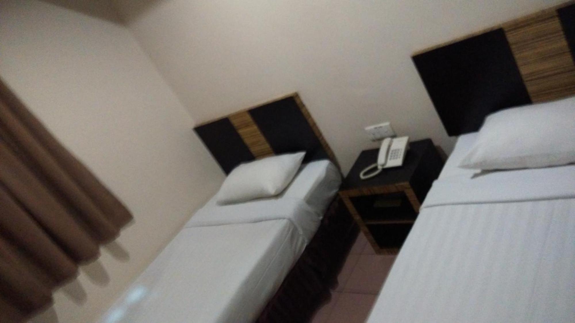 Hotel Traveller Kota Kinabalu Oda fotoğraf