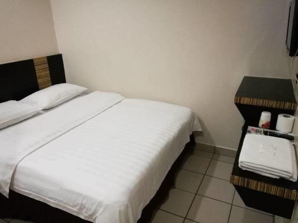 Hotel Traveller Kota Kinabalu Dış mekan fotoğraf
