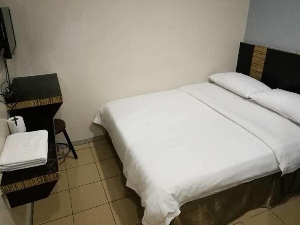Hotel Traveller Kota Kinabalu Dış mekan fotoğraf